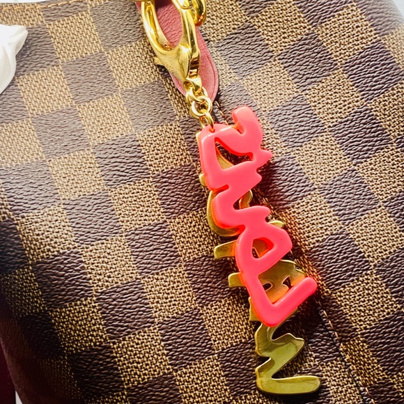 EUC Louis Vuitton LE Fuchsia Stephen Sprouse Graffiti Key Holder / Bag Charm - Picture 8 of 17